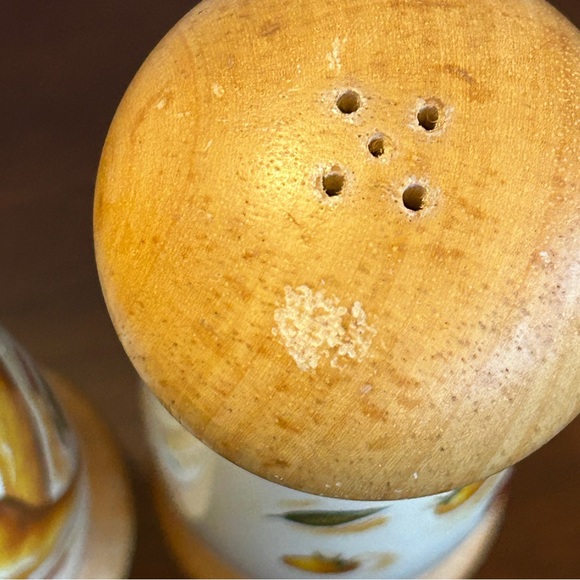 Wood and Ceramic Salt Shaker and Pepper Grinder Tomato and Chili Pepper Design - Picture 6 of 6